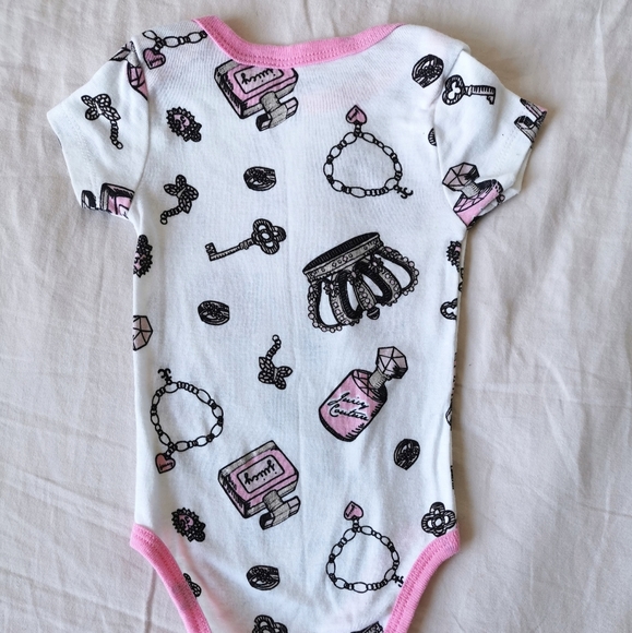 4 Juicy Couture onsies - Picture 5 of 9